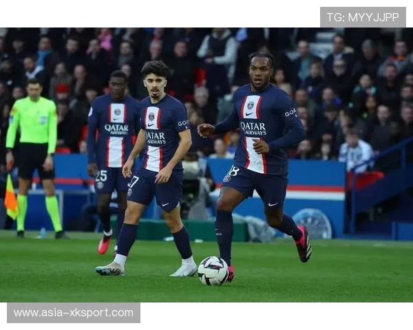 塞维利亚赛季主场首胜，门将布努零封当选全场最佳